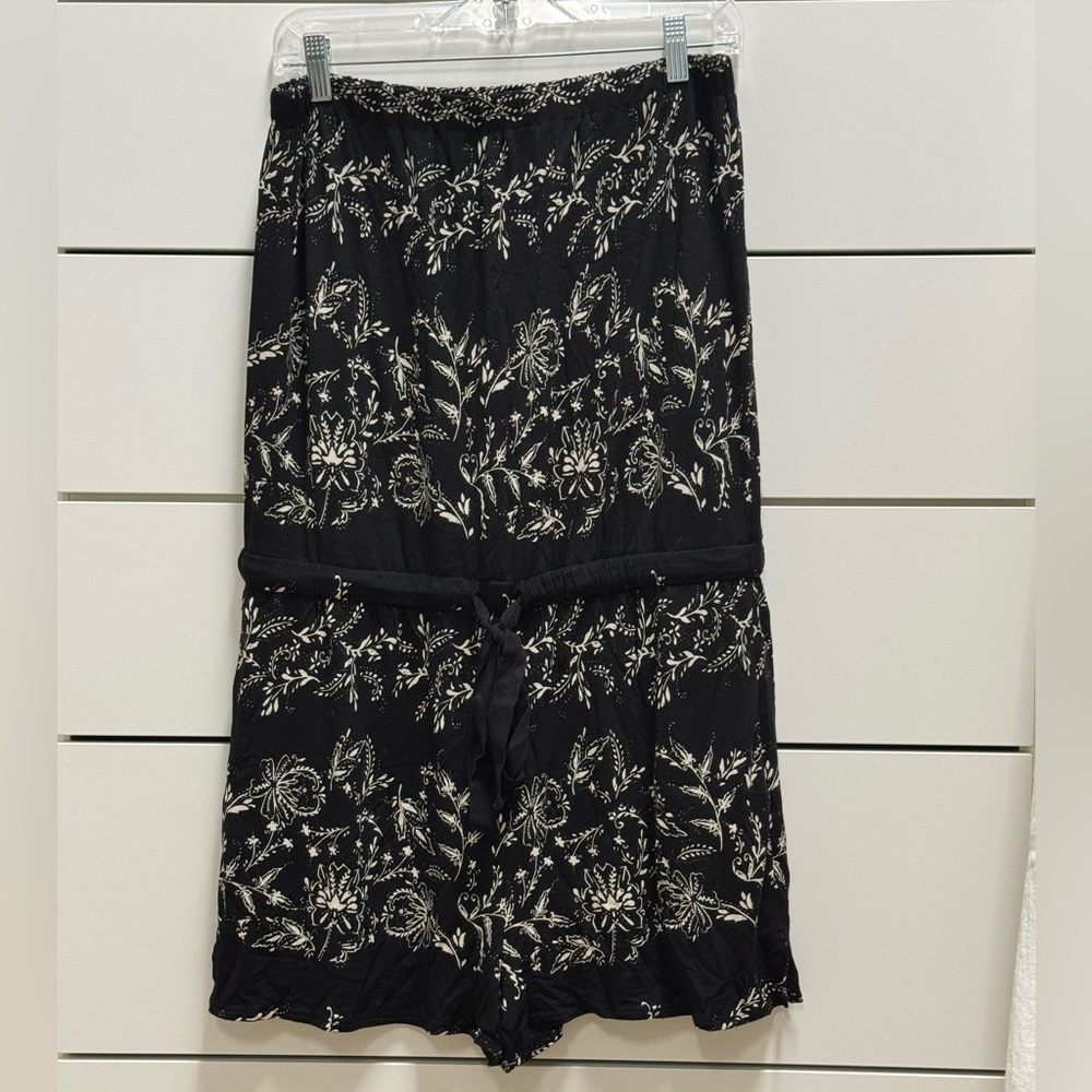 LOFT Black and White L Romper Shorts with pockets